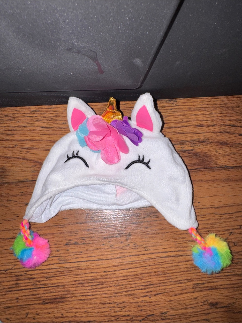 Kids White Unicorn Hat with Rainbow Accents 44.T1